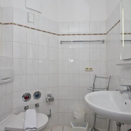 Strandnah, Terrasse, Ahoi Erlebnisbad Gratis In Sellin - Strandresidenz Brandenburg Fewo01